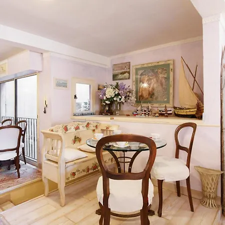 De Sophie Yourhosthelper Apartment *
